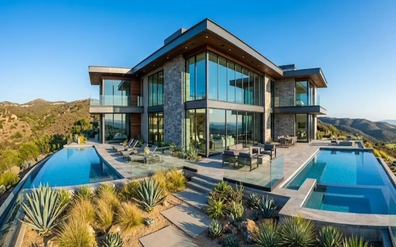 Modern 1990s-2000s master-planned residential development in Aliso Viejo, CA  -  South Orange County